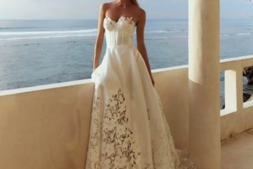 Bride in modern & sleek bridal gown with strapless sculpted silhouette