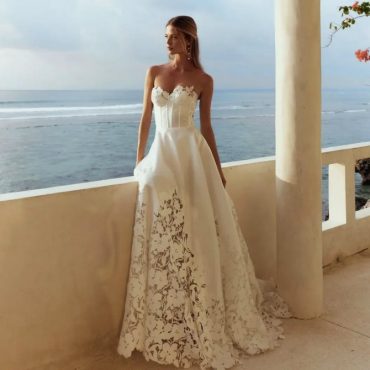 Bride in modern & sleek bridal gown with strapless sculpted silhouette