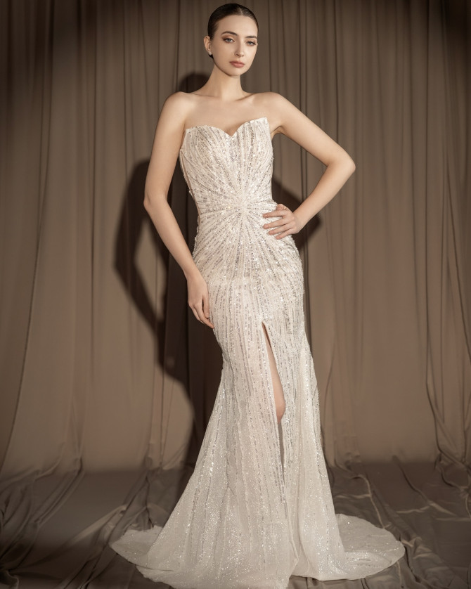 Bride in deep-V minimalist white gown