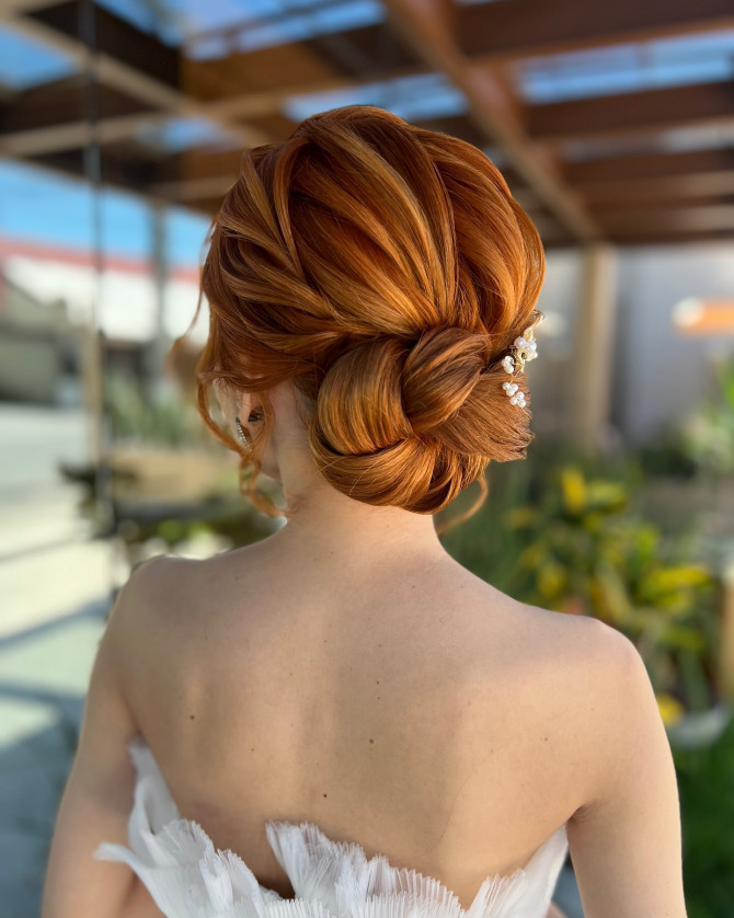  Elegant twisted chignon bridal updo in vibrant cinnamon red with pearl hair accessory by @penteadoslucena