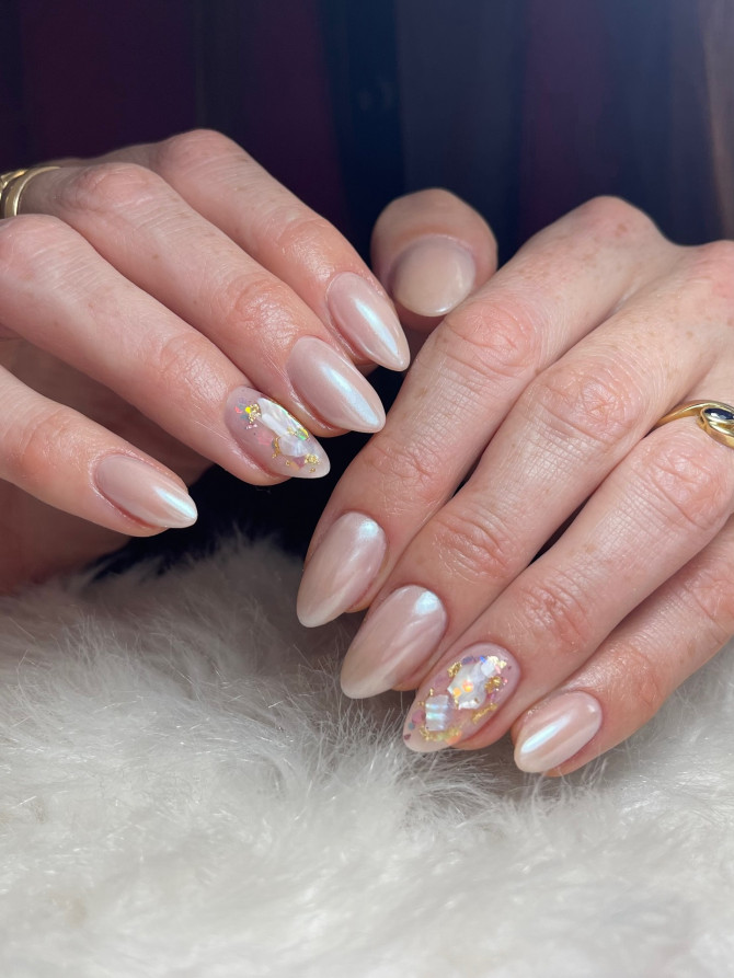 pearl bridal nails with floral 3D shell accent